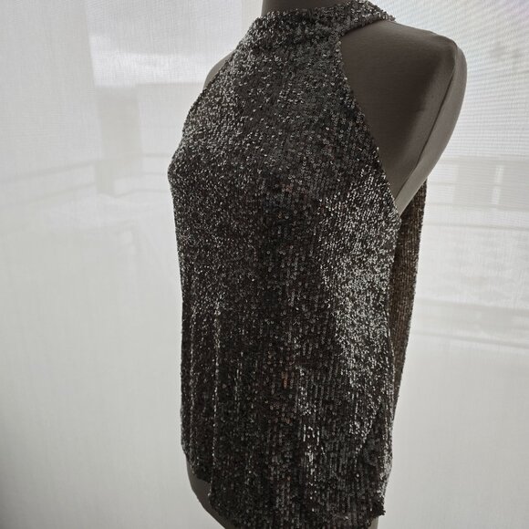 Cable and Gauge Metallic Halter Top - Picture 4 of 7